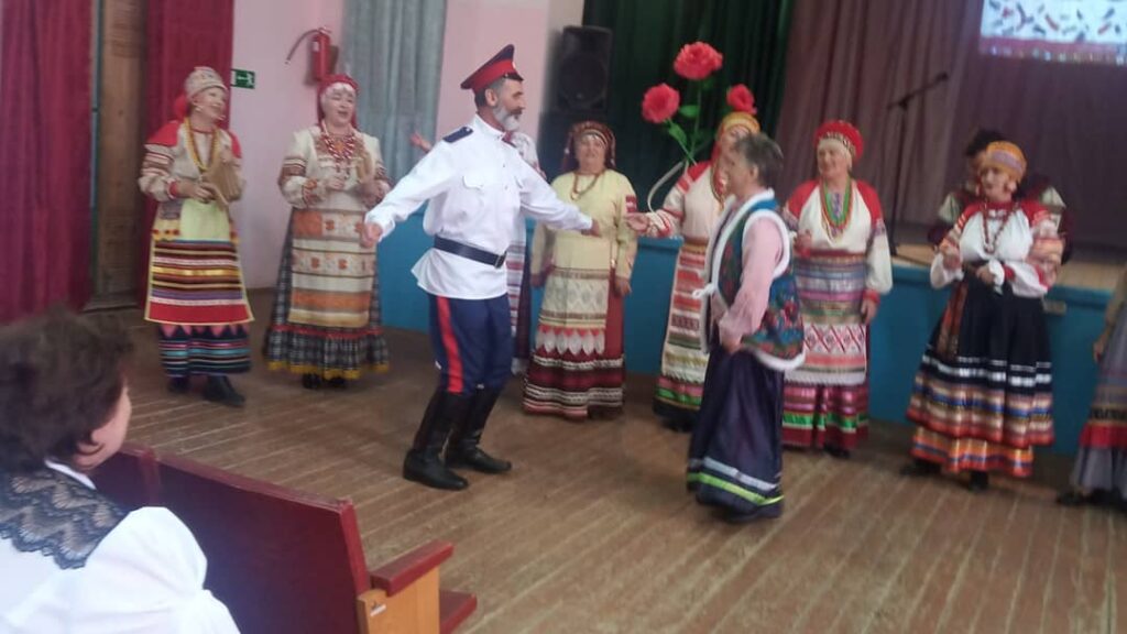 Народный-коллектив-Кручина-ДК-Химик-с-концертной-программой-ко-Дню-России_6